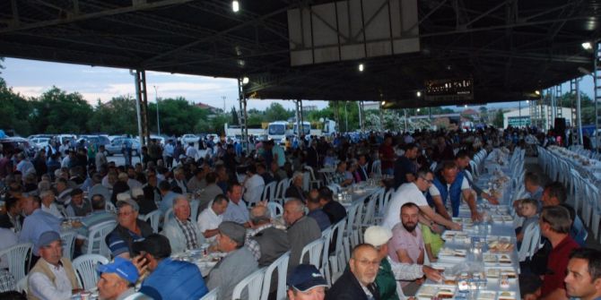 Yeniçiftlik Sakinleri 2 Bin Kişilik İftarda Bir Araya Geldi