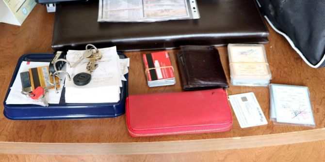 Kayıp Eşyalar Sahiplerini Bekliyor