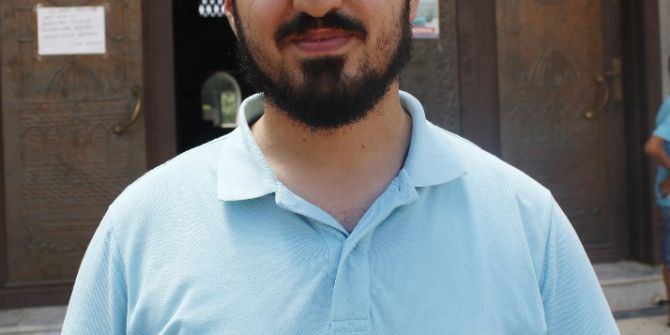 Antalya’da Bankaya Saldıran Şahıs Camide Kameralara Yakalandı