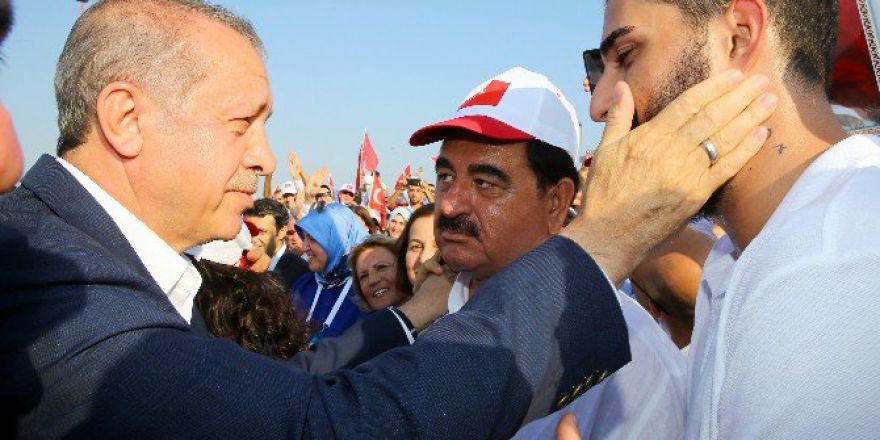 Miting Alanındaki Sanatçılardan Birlik Beraberlik Vurgusu