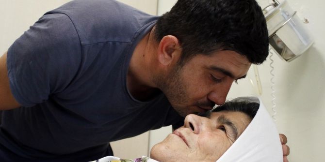 Kanser Hastası Kadın Sadece Süt Ve Ekmek Yemekten Kurtuldu