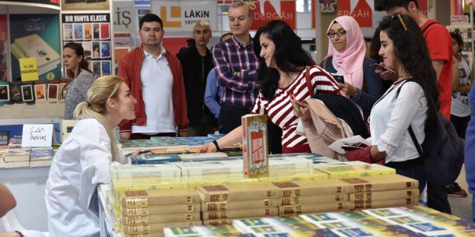 Altınpark’taki “Kitap Günleri Fuarı” Yoğun İlgi Görüyor
