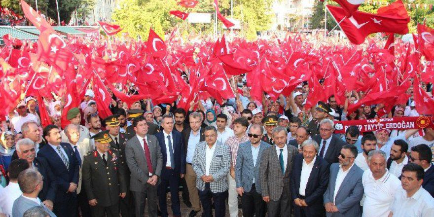 Kayının Binlerce Torunu "Demokrasi Ve Şehitler Mitingi"ne Katıldı