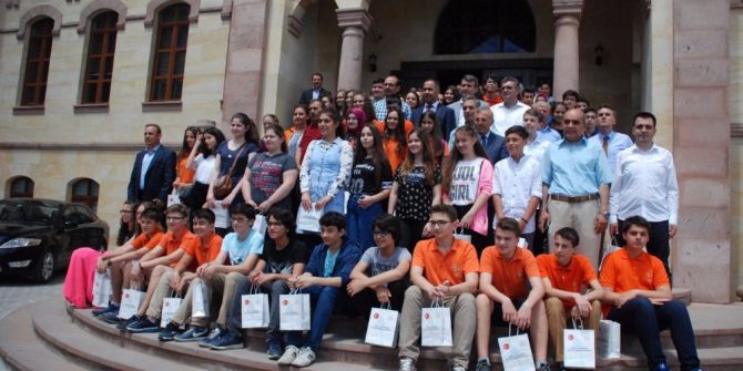 Başarılı Öğrenciler Ödüllendirildi