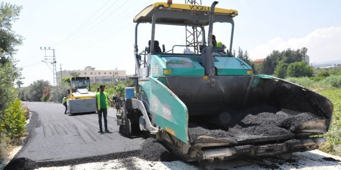 Erdemli’de Asfaltlama Çalışmaları Sürüyor