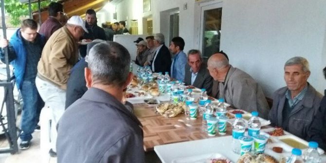 Kandilli Köyünde Yüzlerce Kişi Aynı Sofrada Buluştu