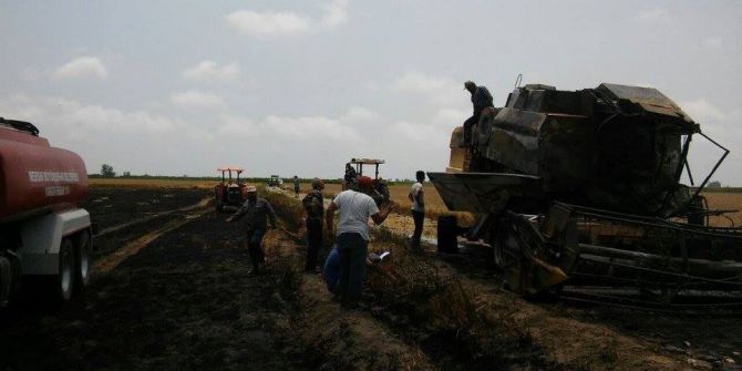 Hasatta Alev Alan Biçerdöver, 25 Dönüm Ekili Alanı Yaktı