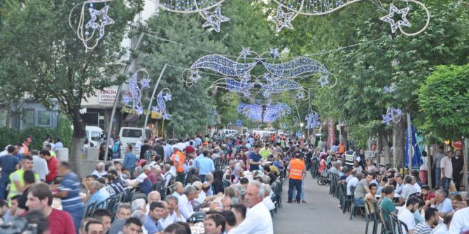 Gölbaşı İlçesinde 5 Bin Kişiye İftar Yemeği Verildi