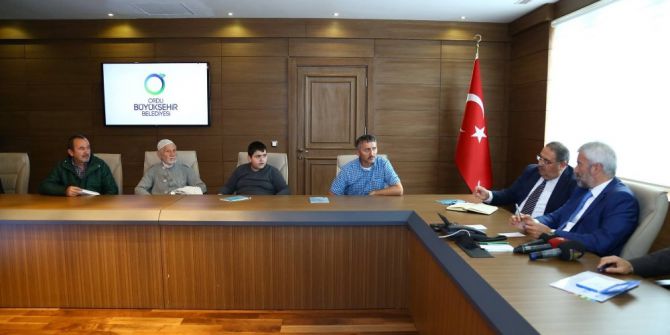 Halk Gününe Gelen 300 Kişiden 200’ü İş İstedi