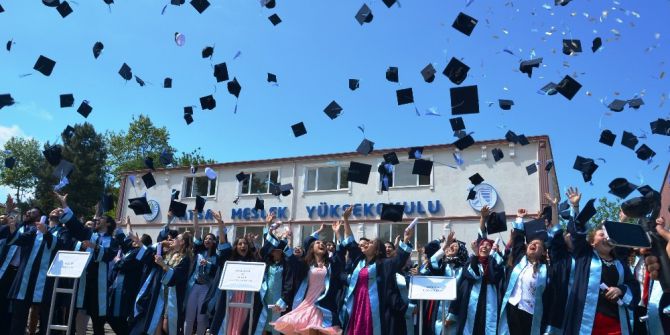 Fatsa Myo’da Mezuniyet Sevinci