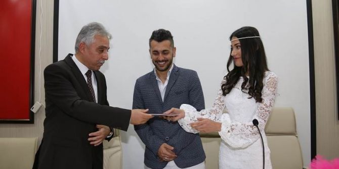 Vali Toprak Nikah Şahitliği Yaptı