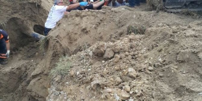 Kanalda Toprak Altında Kalan İşçi Bir Buçuk Saat Sonra Kurtarıldı