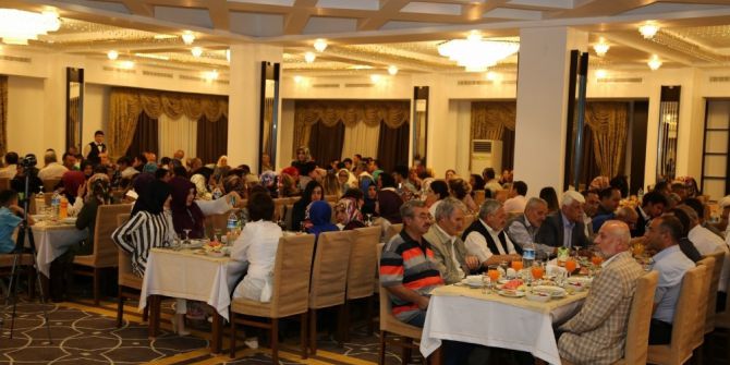 Niğde Belediye Başkanı Faruk Akdoğan Ak Parti Teşkilatıyla İftarda Buluştu