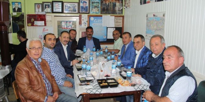 İftarını Tepeköy Mahallesi Sakinleri İle Açtı