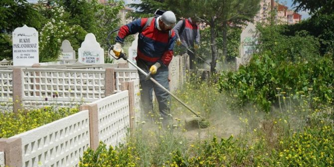 Taşlıbel Ve Kaldırım Mezarlıkları Temizleniyor