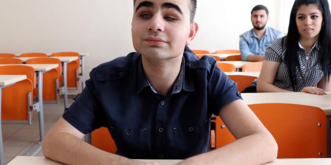 Görme Engelli Genç Üniversiteyi Bölüm Birincisi Bitirdi
