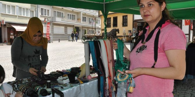 İğne Oyası Şekil Değiştirip Takıya Dönüştü