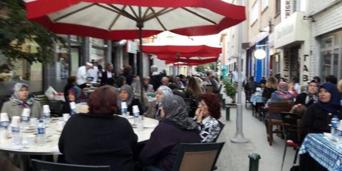 Güçlü Kadın Eli Derneğinden Şehit Aileleri Ve Gazilere İftar Yemeği