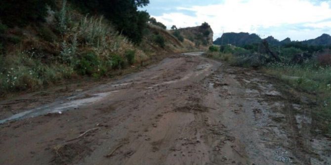 Büyükşehir Sel Ve Toprak Kaymasına Anında Müdahale Etti