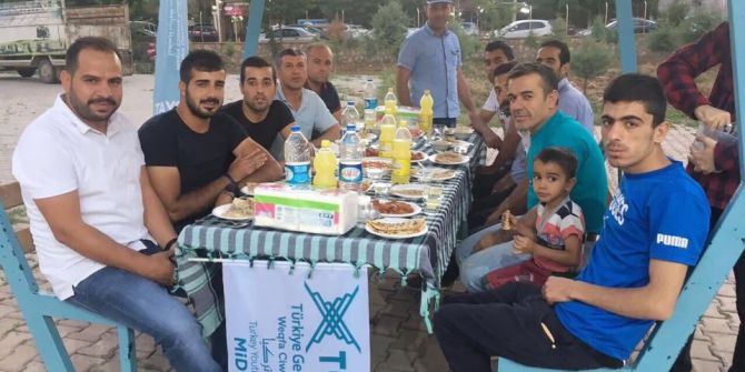 Gençler Midyat’ta Yetimlerle Buluştu