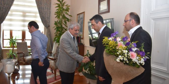 Manisa Bbsk’dan Vali Güvençer’e 45 Numaralı Forma