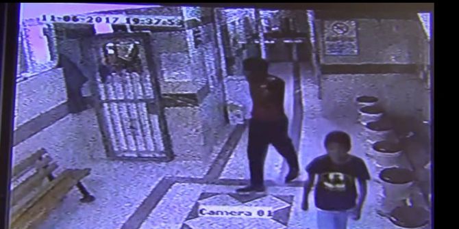 İftar Vakti Caminin Yardım Kutularını Çaldılar, O Anlar Kameraya Yansıdı