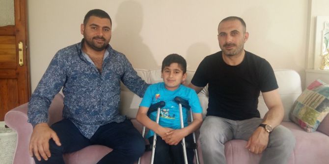 İş Adamı Ümit Bay, Cam Kemik Hastası Samet’e Sahip Çıktı