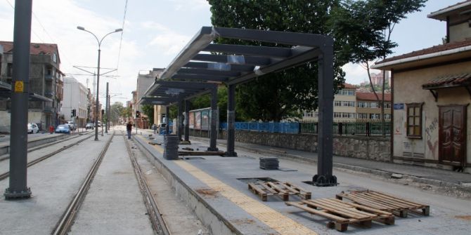 Tramvayda Duraklar Şekil Almaya Başladı