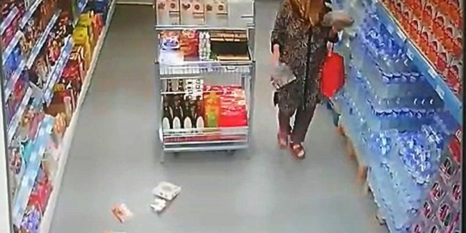 Türkiye, Deprem Anında Alışverişe Devam Eden Teyzeyi Konuşuyor