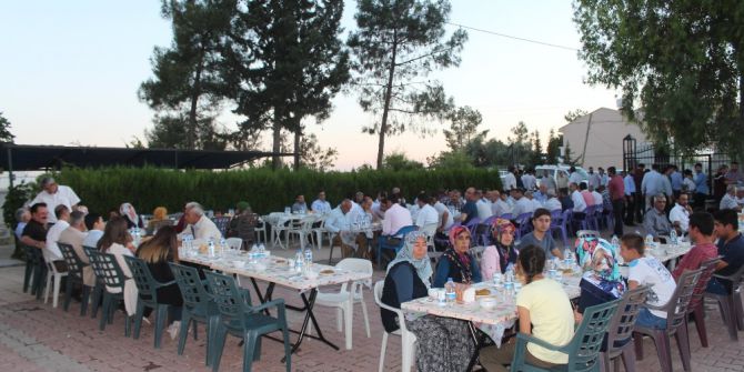 Depremzedeler İle Mülteciler Birlikte İftar Açtı