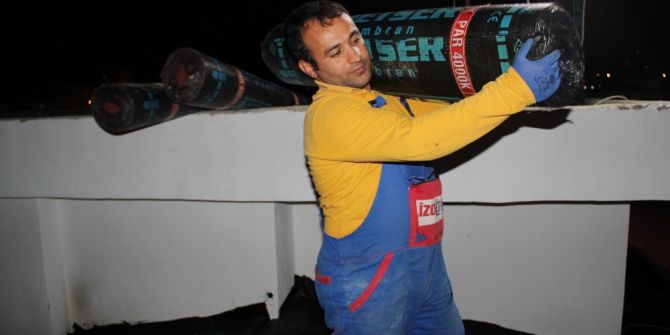 Aya Çıkmayı Hayal Ediyordu, Çatılardan İnmiyor