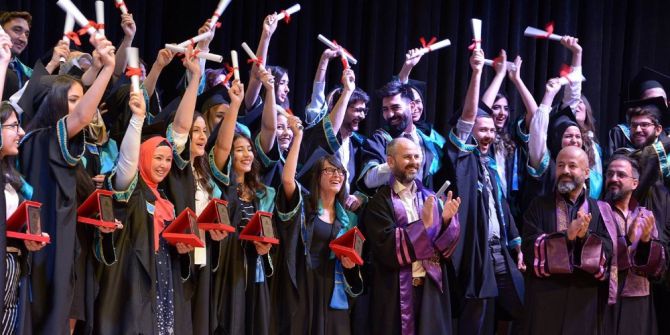 Selçuk’ta Ödüllü Sanatçıların Mezuniyet Sevinci