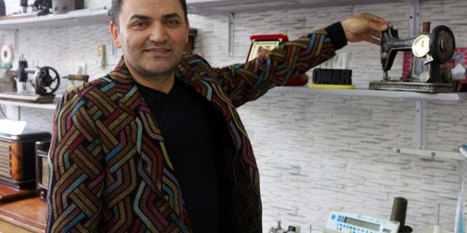 Tarihi Dikiş Makinelerini Sergiliyor