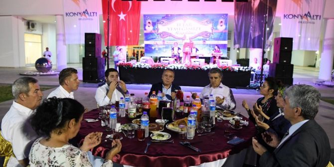 Başkan Böcek’ten İlçe Protokolüne İftar