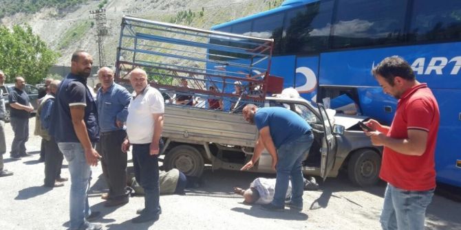 Artvin’de Trafik Kazası: 3 Yaralı