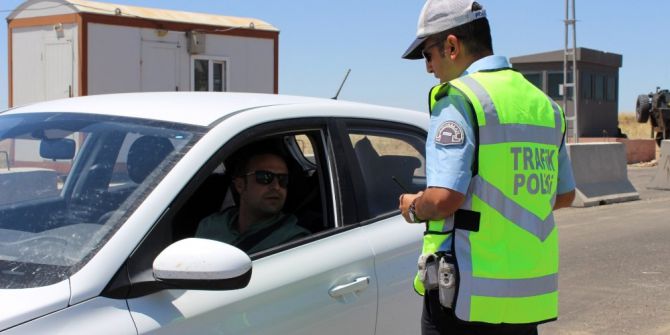 Emniyet Kemeri Uygulamasında İlginç Görüntüler Ortaya Çıktı