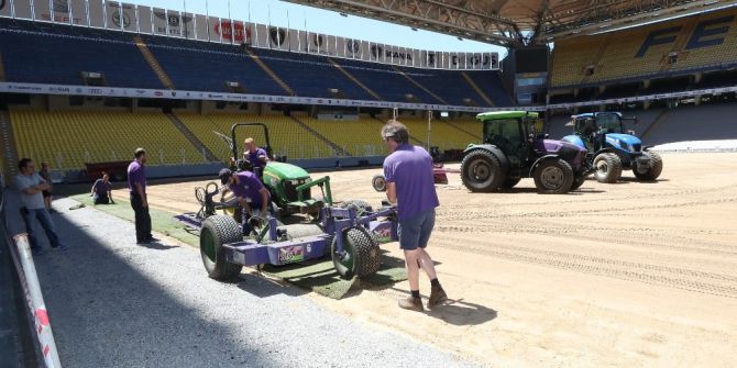 Ülker Stadyumu’nda Çim Serme İşlemi Başladı
