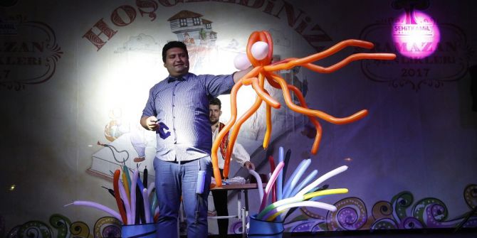 Öğrenciler, Şenlikle Yılın Stresini Attı