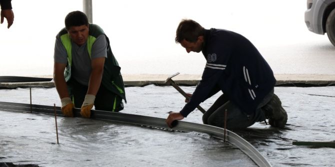 Köprülü Kavşaklara 11 Çeşit Malzemeden Renkli Süsleme