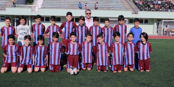 Miniklerden Futbol Şov