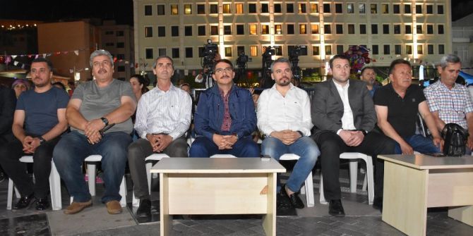 Sanatçı Agâh İlahilerle Mest Etti