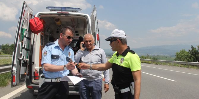 Kaza Yapan Araçta Sıkışan Kadın İçin Seferber Olundu