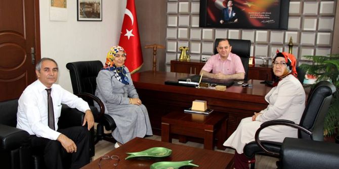 Yılın Hemşiresi Sevim Doğan Ve Yılın Ebesi Asiye Güneş’ten İl Sağlık Müdürü’ne Ziyaret