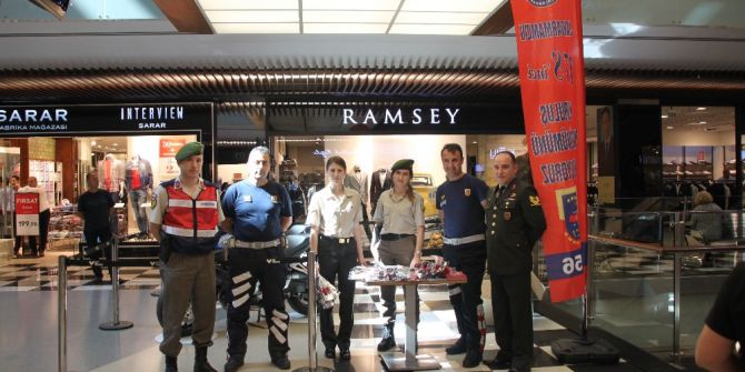 Jandarma Avm’de Stant Açtı