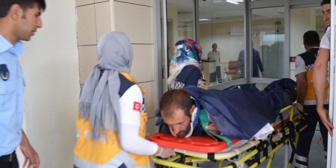 Traktör Devrildi: 1 Ölü, 2 Yaralı