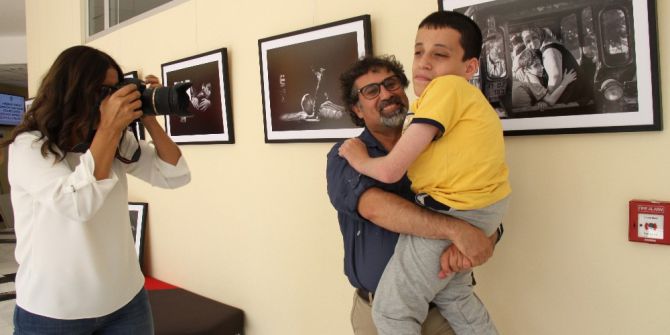 3 Sene Boyunca Engelli Öğrencisini Resmederek Sergi Açtı