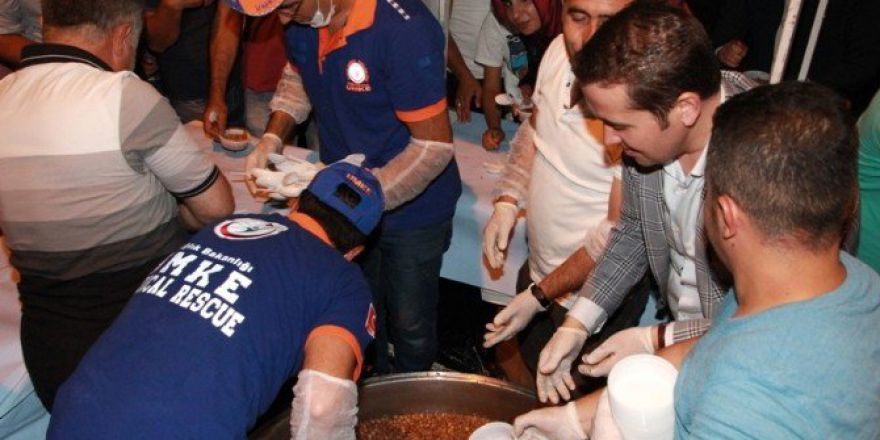 Van Sağlık Müdürlüğü’nden Aşure Dağıtımı