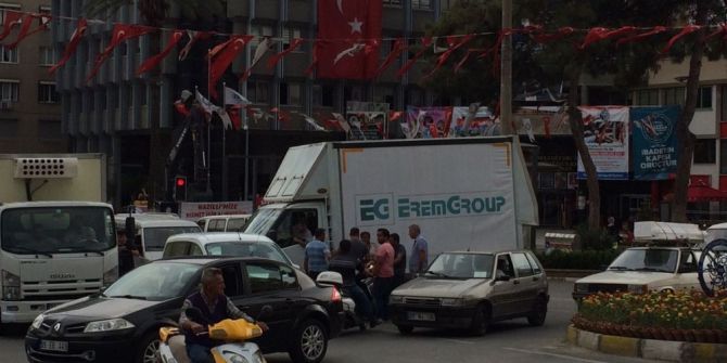 Nazilli’de Kaza Trafiği Kilitledi