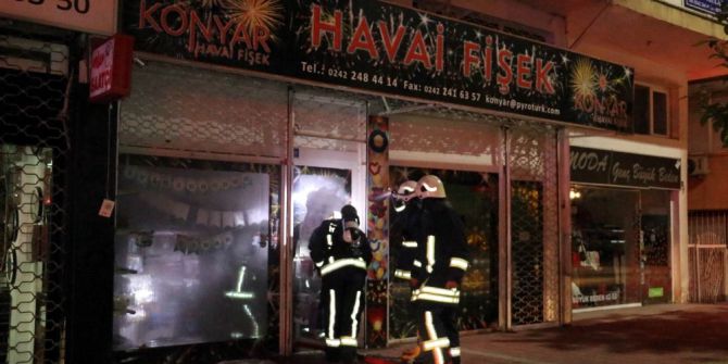 Havai Fişek Dükkanındaki Yangında Faciadan Dönüldü