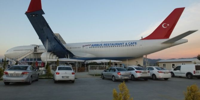 Burhaniyeli Şehit Aileleri Uçak Restoranda Verilen İftarda Buluştu